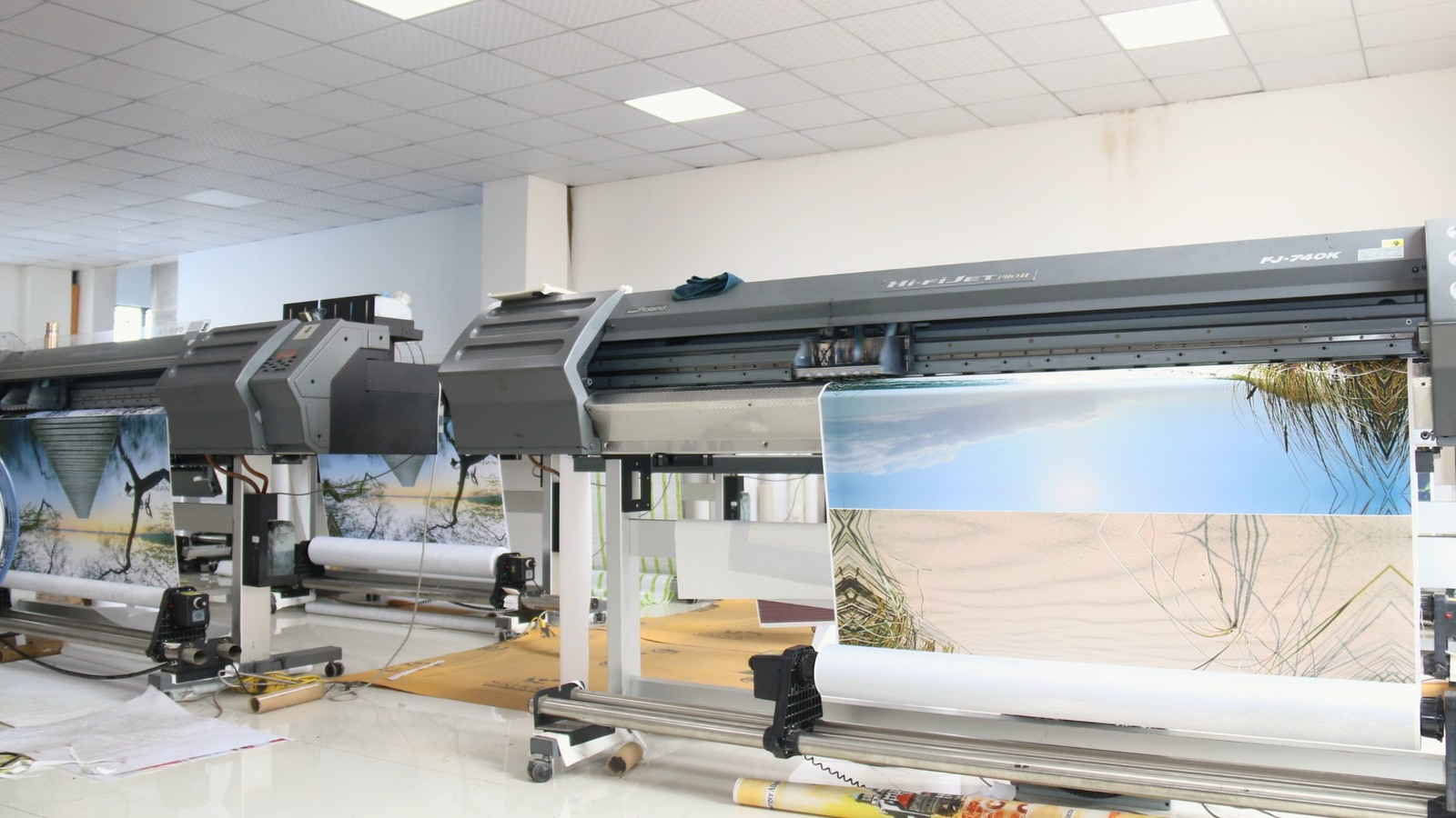 Large-format inkjet printable canvas printing and quality testing at Colors Art factory